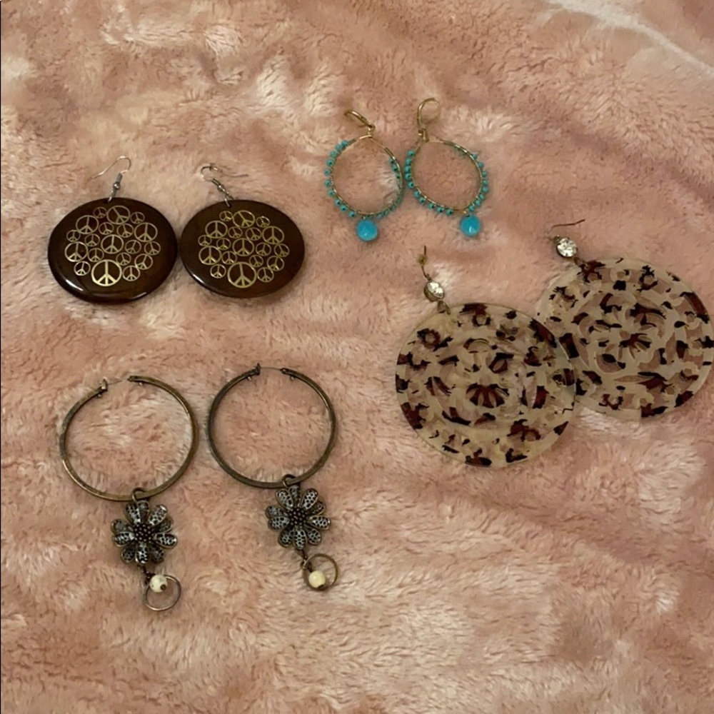 4 pairs of earrings